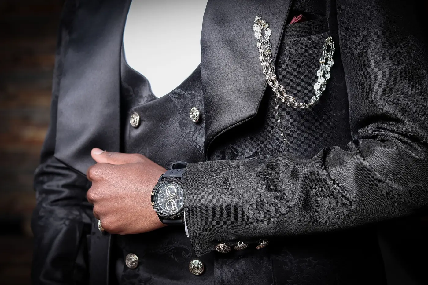 Detail of the jacquard jacket with its chain brooch